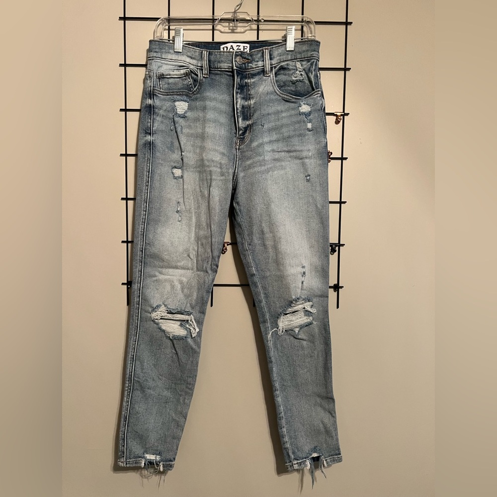 DAZE jeans. Skinny. Distressed.